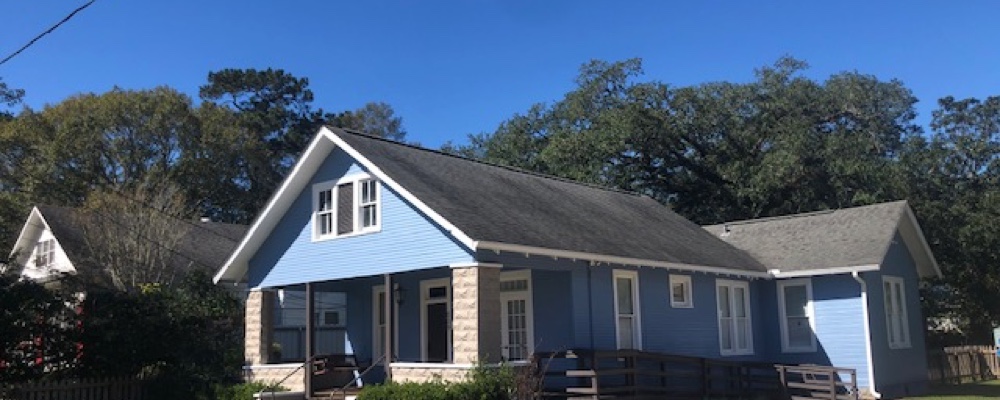 Outside view of Hollander Counseling and Consulting with new blue paint job in Hammond La